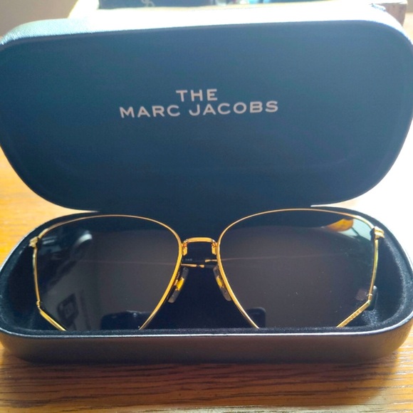 💖💖 Elegant Marc Jacobs Sunglasses 😎 🕶🎩 - Picture 1 of 3